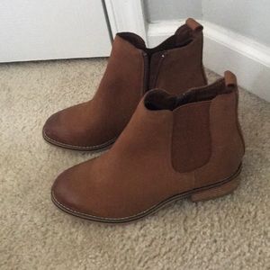 New with tags tan waterproof boots